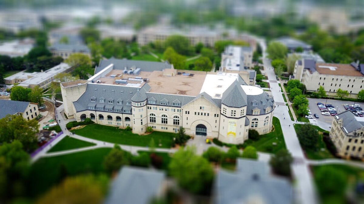 Batman üniversitesi konulu temsilî fotoğraf